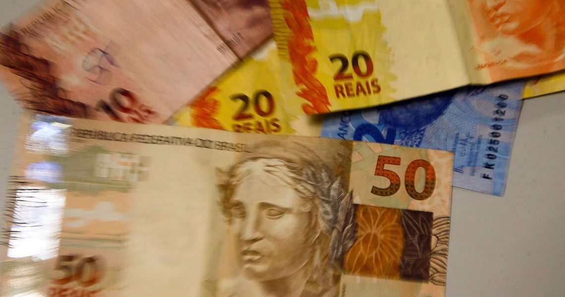 Lula assina decreto que reajusta salário mínimo para R$ 1.412