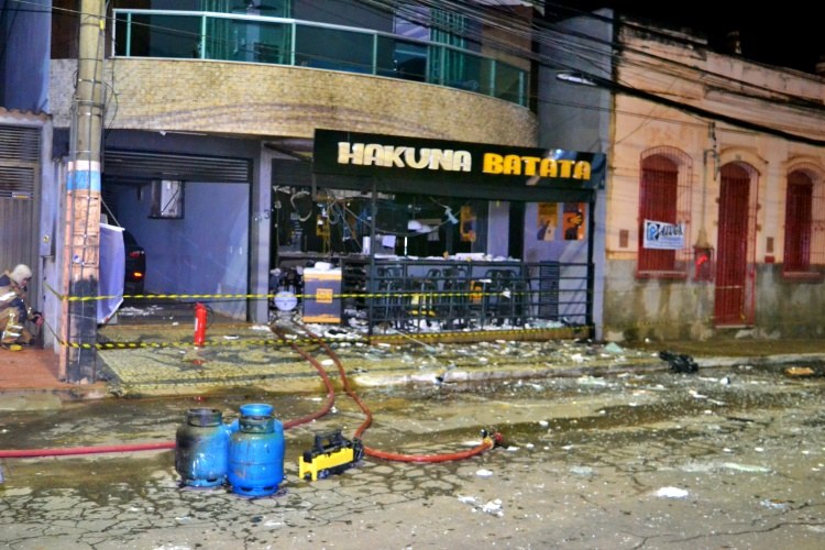 Vazamento provocado por gás causa explosão em lanchonete no Centro de Muriaé