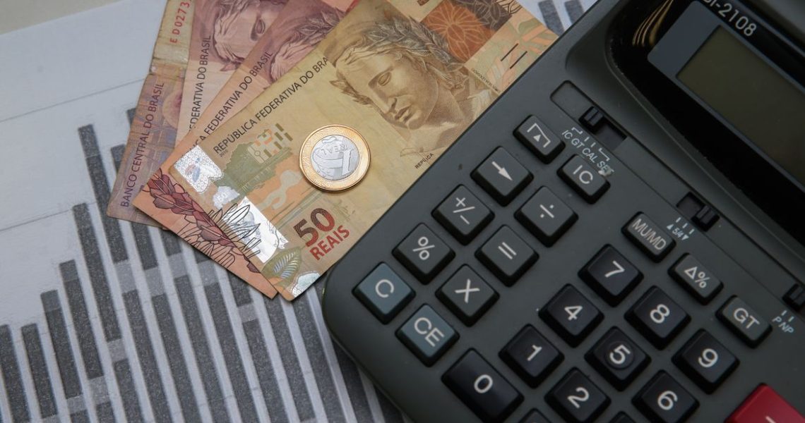 Planejamento, economia e cálculos: como vencer as dívidas em 2024