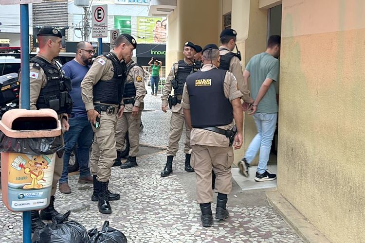Resposta rápida: motorista de aplicativo e passageiro são presos pela PM após assalto à loja de celulares e 10 Iphones recuperados