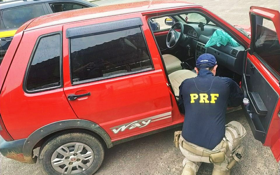 PRF recupera veículo furtado no km 270 da BR 356, em Muriaé/MG
