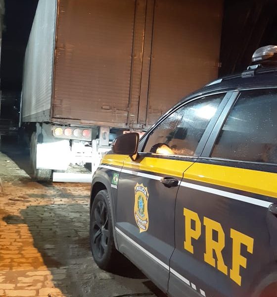 PRF abordou uma carreta no Km 767 da BR116 com adulteração de sinal identificador