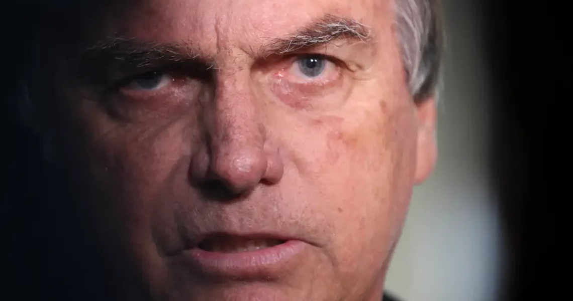 Passaporte de Bolsonaro é entregue às autoridades