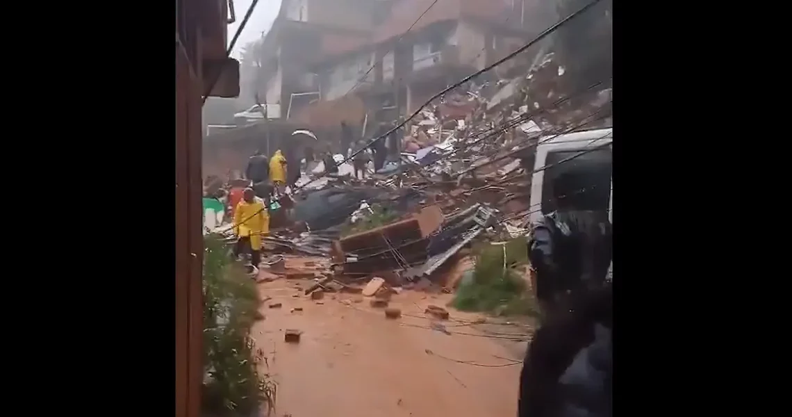 Desabamento causa três mortes em Petrópolis, no RJ