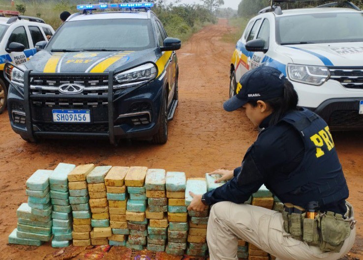 Após sinistro, PRF localiza cerca de 200 kg de Pasta Base de Cocaína em caminhão frigorífico