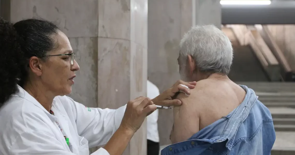 RJ: casos de covid-19 registram queda; atendimento por gripe aumenta