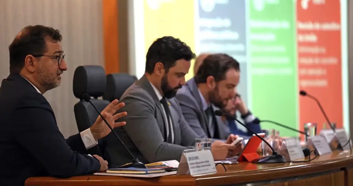 Equipe econômica detalha medidas para cortar R$ 26 bi em gastos