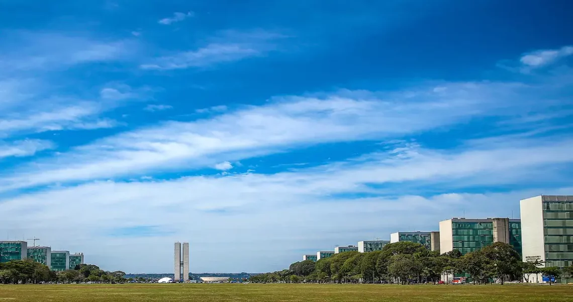 Orçamento de 2025 autoriza 57,8 mil novas vagas no governo federal