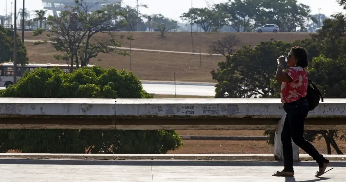 Inmet emite alerta de baixa umidade para 15 estados e o DF