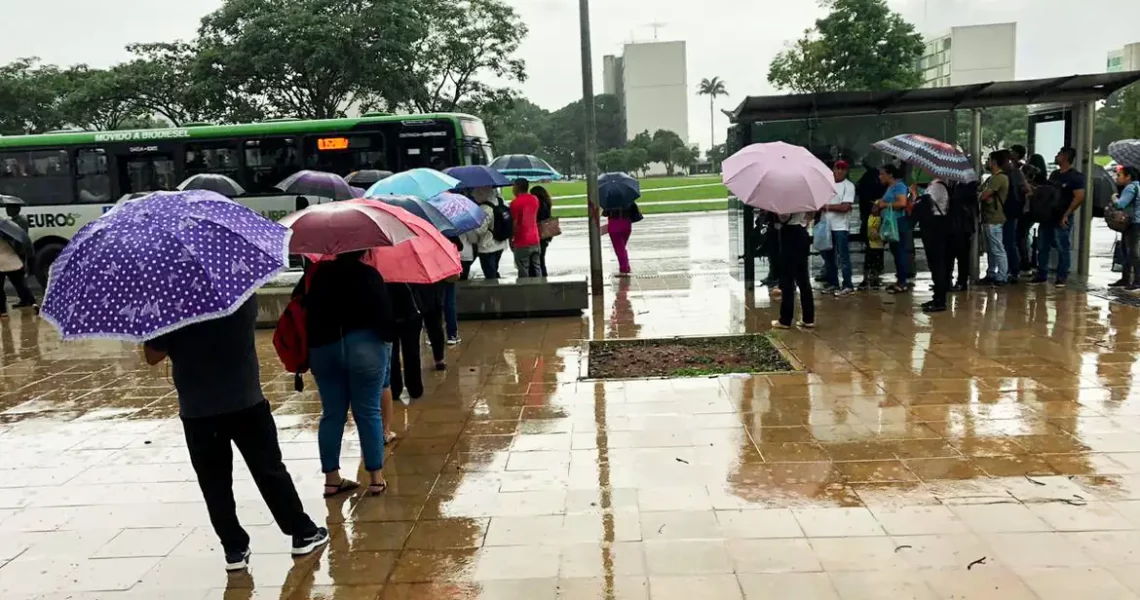 Inmet alerta para chuvas intensas pelo Brasil