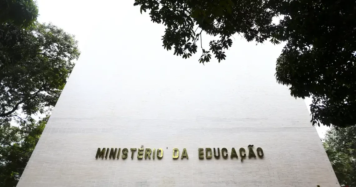 Ebserh publica edital de concurso com 545 vagas