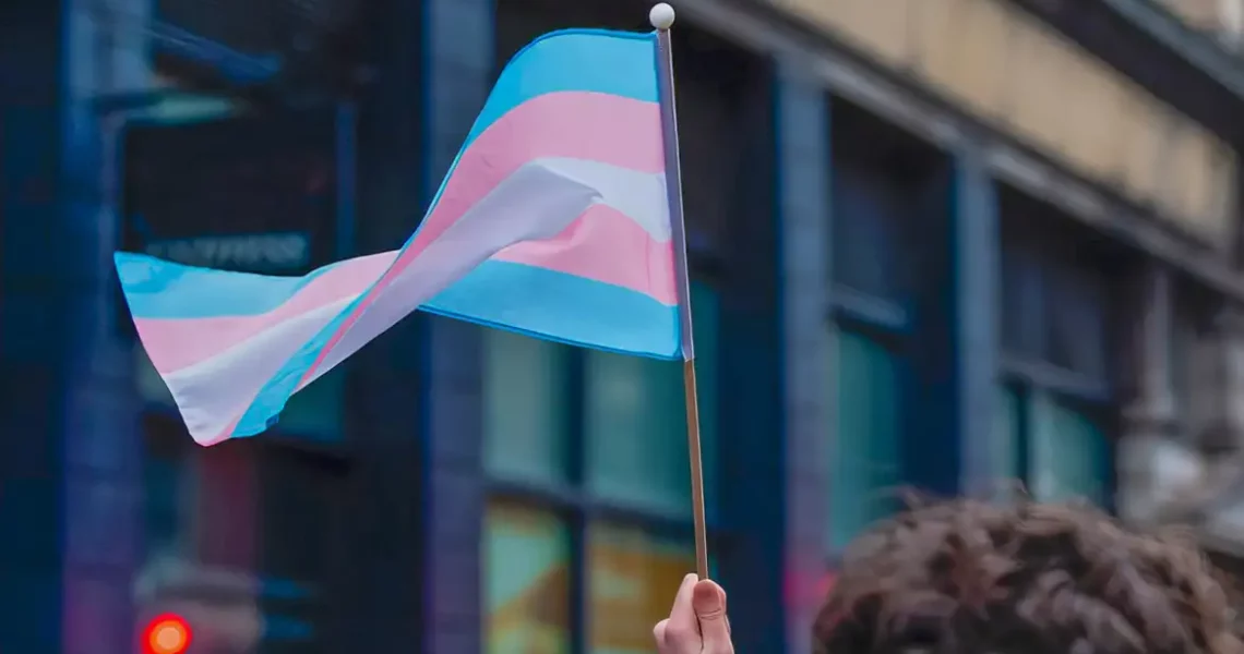 Pessoas trans enfrentam rejeições em busca de vagas formais de emprego