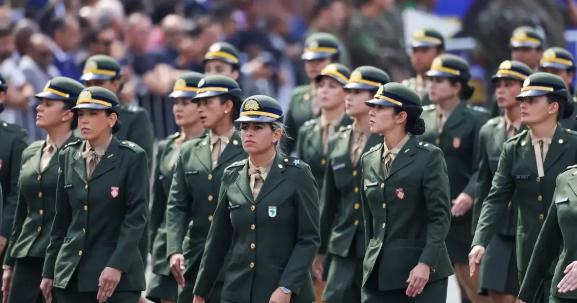 Sete mil mulheres se alistam no serviço militar em 2 dias