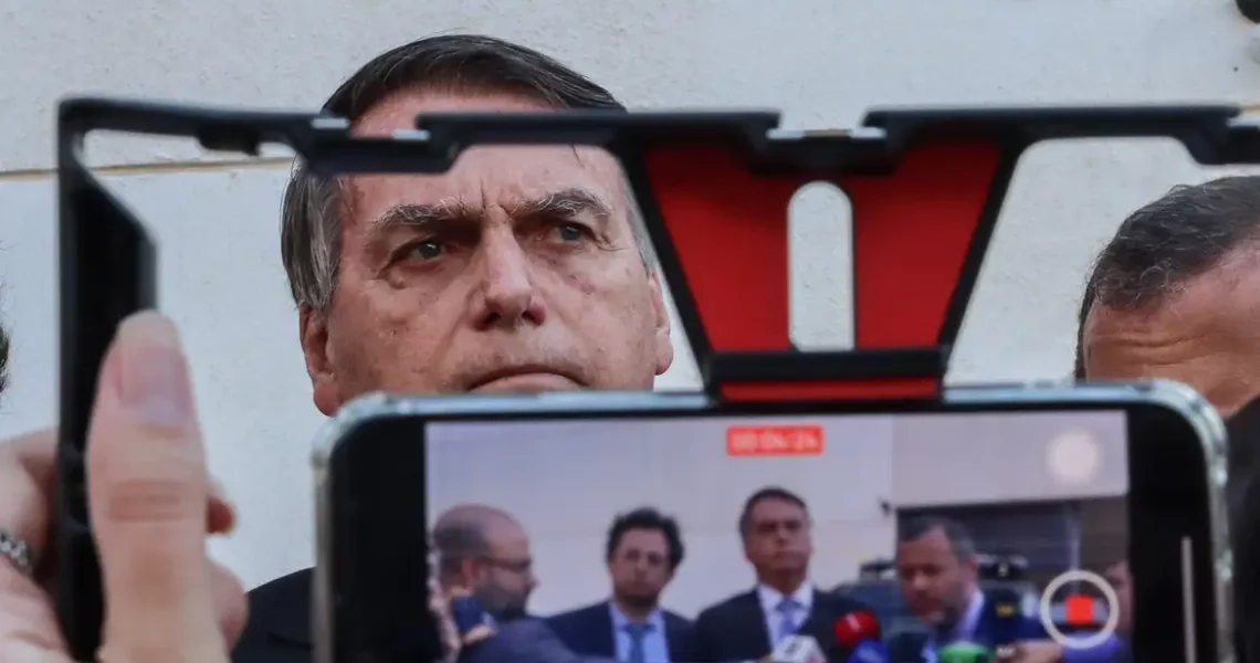 PGR denuncia Bolsonaro e mais 33 por tentativa de golpe de Estado