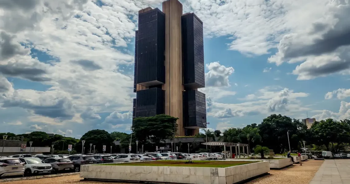 Copom eleva juros básicos da economia para 14,25% ao ano