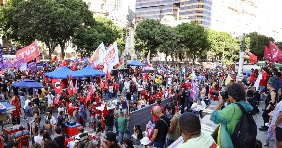Fim da escala 6×1 une movimentos no ato de 1º de Maio no Rio