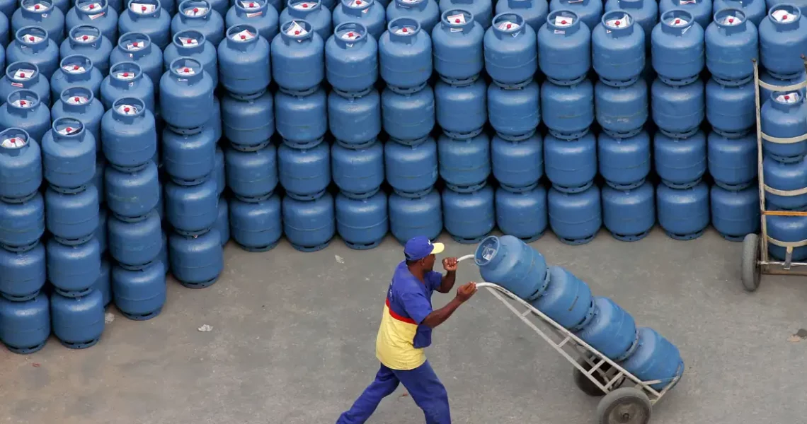 Conselho da Petrobras aprova volta da distribuição de gás de cozinha