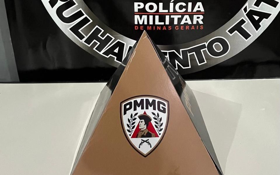 PM prende suspeito por tráfico de drogas em Joanópolis em Muriaé