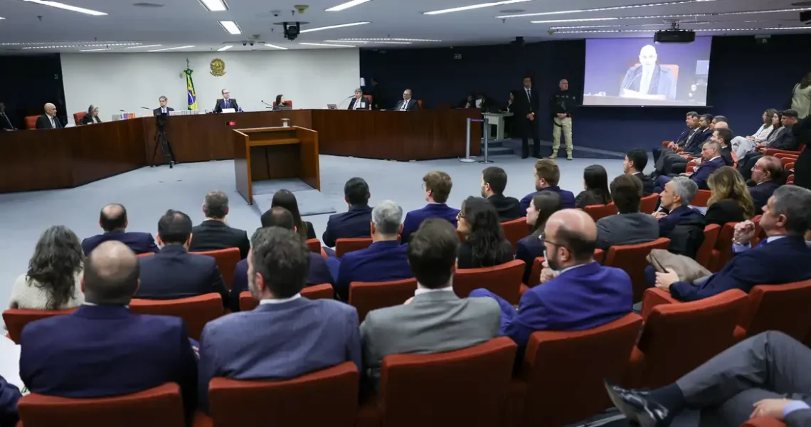 Saiba como foi o 1º dia do julgamento de Bolsonaro e mais sete réus