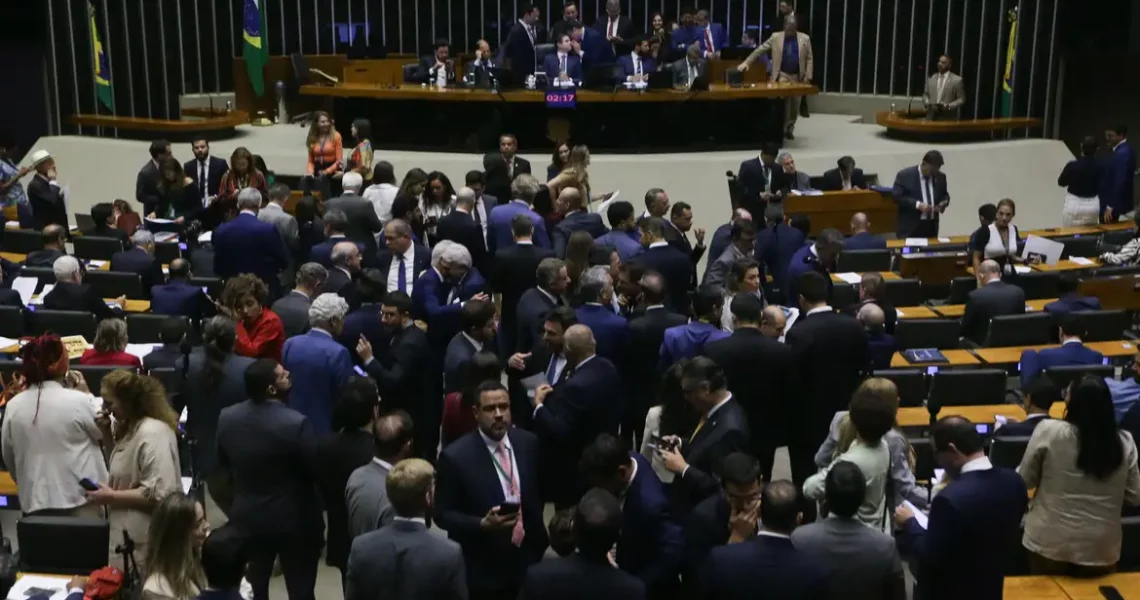 Câmara aprova isenção do IR para quem ganha até R$ 5 mil