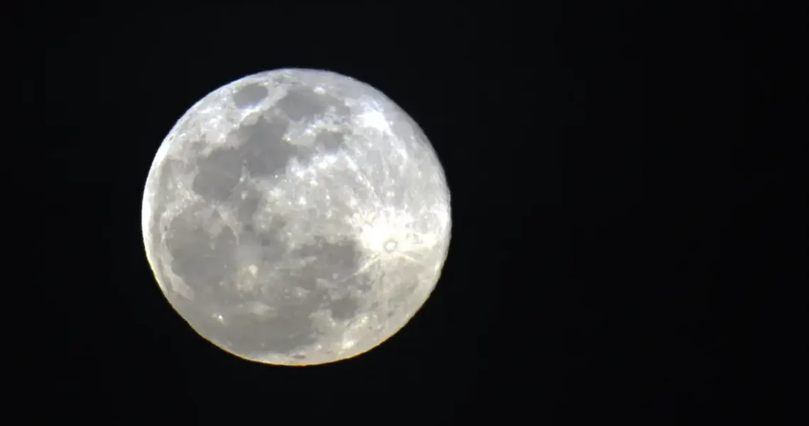 Primeira Superlua de 2026 pode ser vista neste sábado (03)
