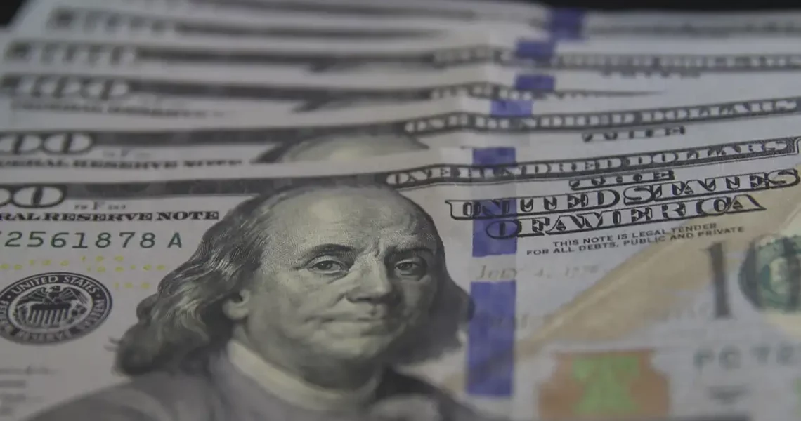 Dólar cai para R$ 5,40 após invasão à Venezuela