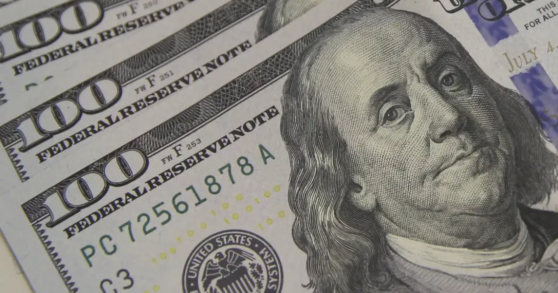 Dólar cai para R$ 5,19 e continua no menor valor em 20 meses