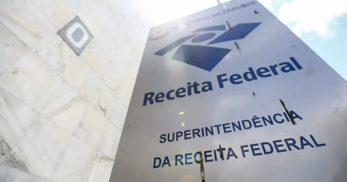 Receita nega aumento de imposto para professores com novo piso
