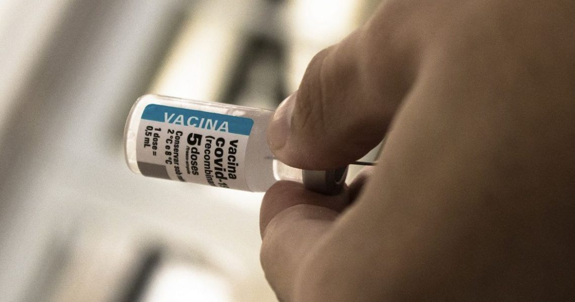 Após cinco anos de vacinação, covid recua, mas ainda preocupa