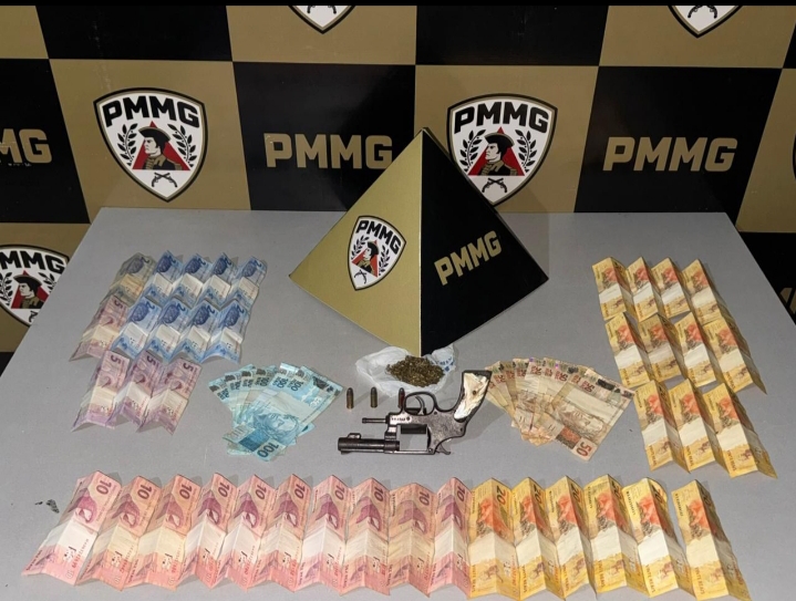 Polícia Militar prende homem por tráfico de drogas e apreende arma de fogo no Centro de Divino