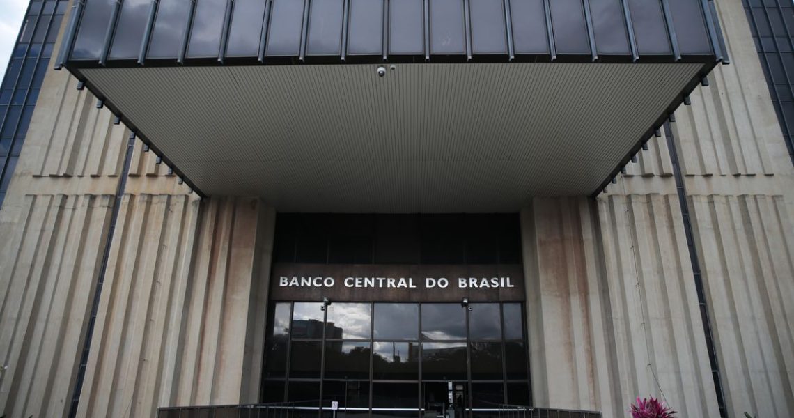 Copom decide Selic em meio a guerra e inflação acelerando