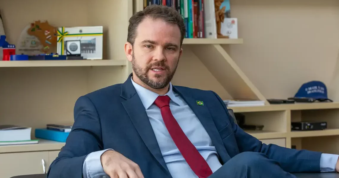Governo avalia uso do FGTS para quitar dívidas, diz Durigan