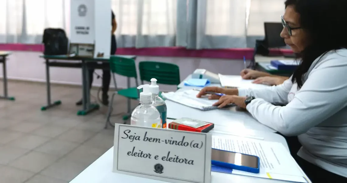 Eleições 2026: eleitor pode se inscrever para ser mesário voluntário