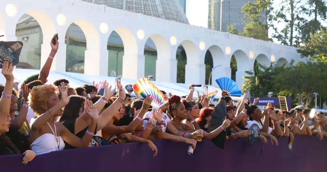 Parada LGBTQIA+ no Rio defende mais representantes no Legislativo
