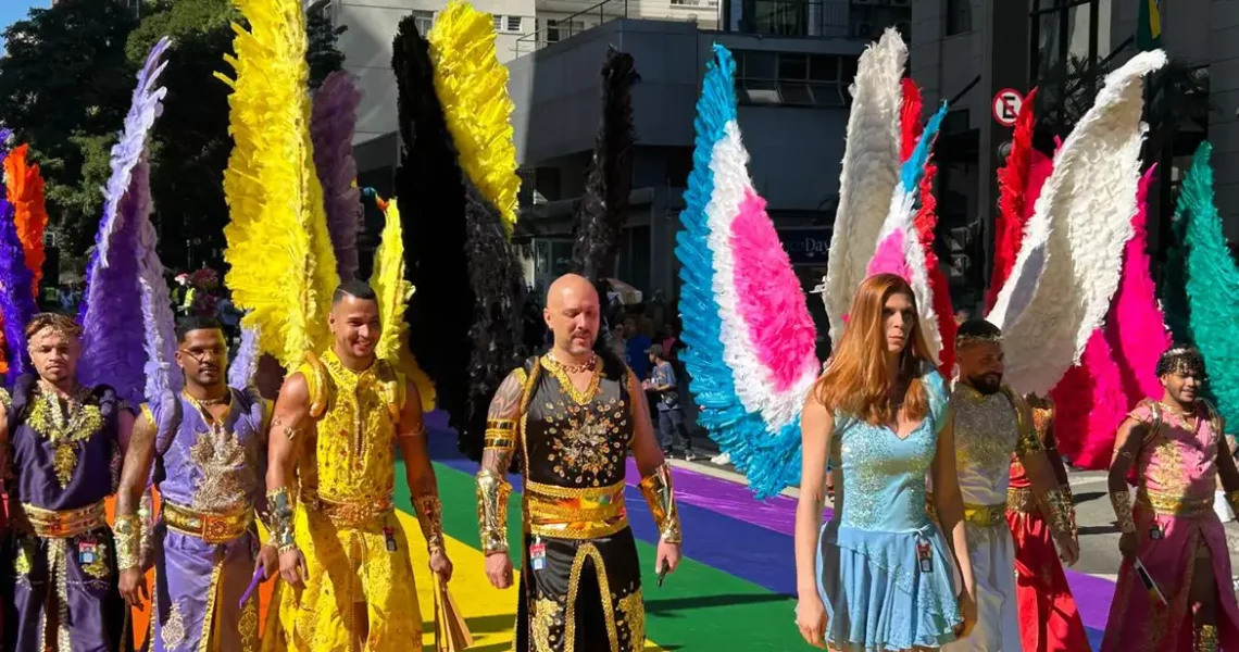 Parada do Orgulho LGBT+ leva cores e vibração à Avenida Paulista