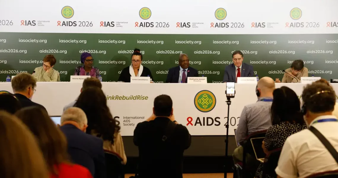 Infecções e mortes por HIV caem, mas falta de recursos ameaça avanços