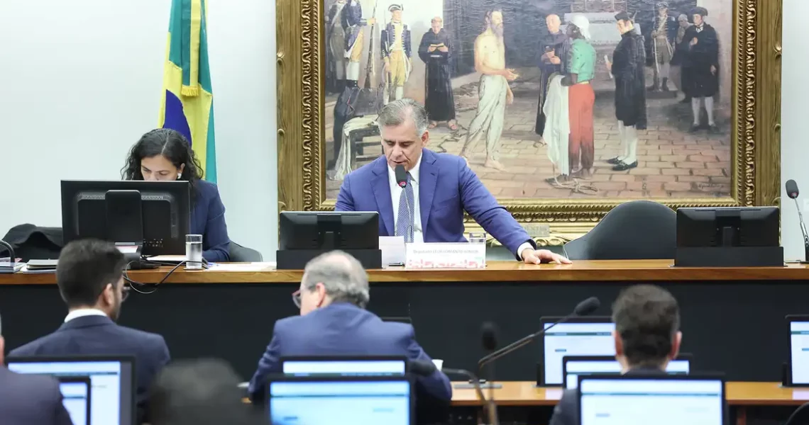 CCJ da Câmara aprova fim da aposentadoria como punição para juízes
