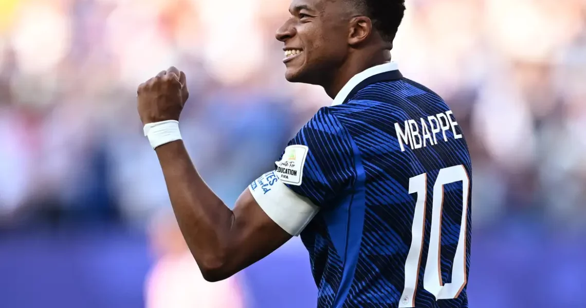 De pênalti, França vence retranca do Paraguai e se classifica na Copa